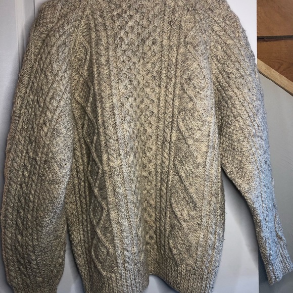 Beautiful Wool Sweater - Picture 3 of 6